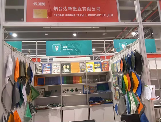 Yantai Double Plastic Industry Co., Ltd. Plastikoen eta Nekazaritzarako Global Expo-n distira egiten du, plastikozko sareko soluzio nagusiak erakutsiz.